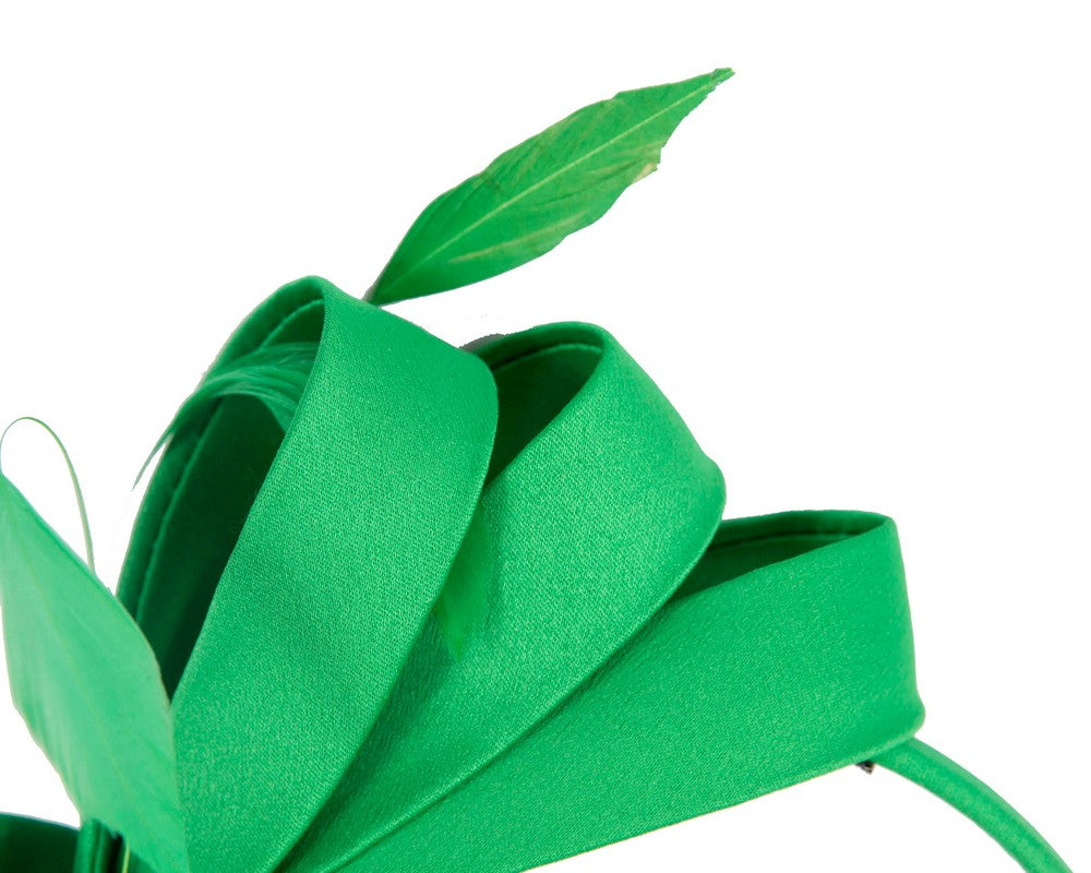 Green bow racing fascinator by Max Alexander J444