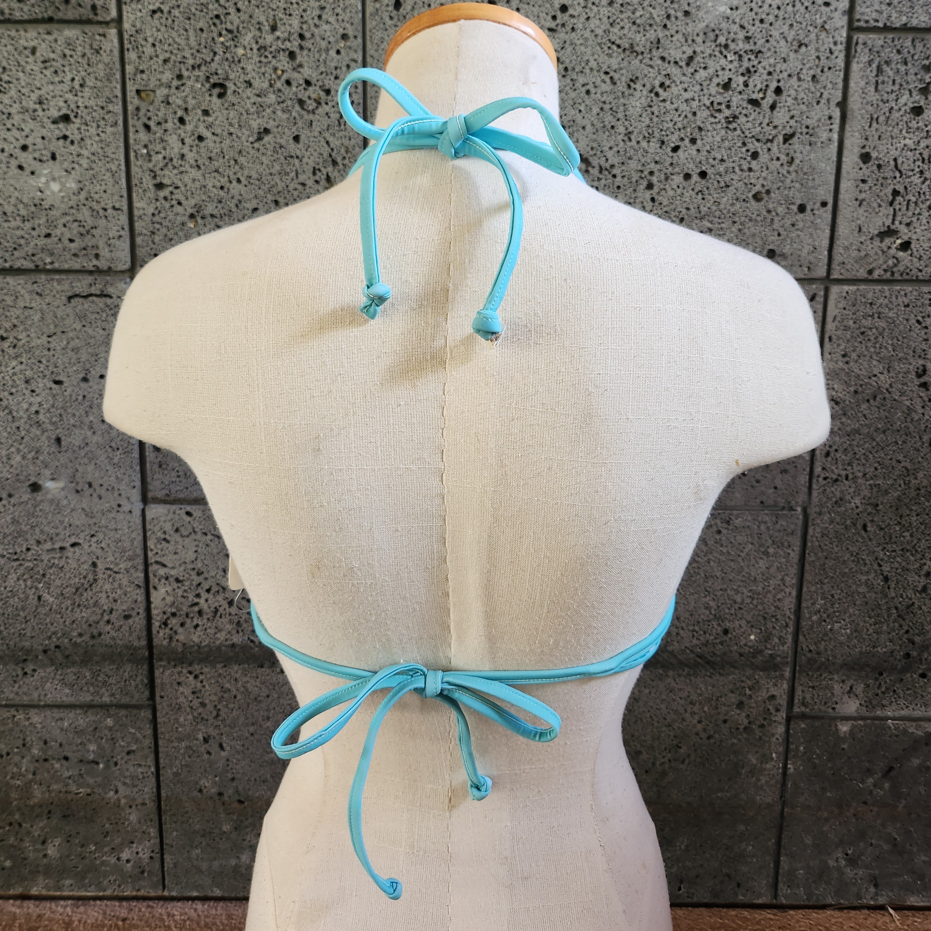 Loco Boutique Hibiscus Line Reversible Underwire Bikini Top-3