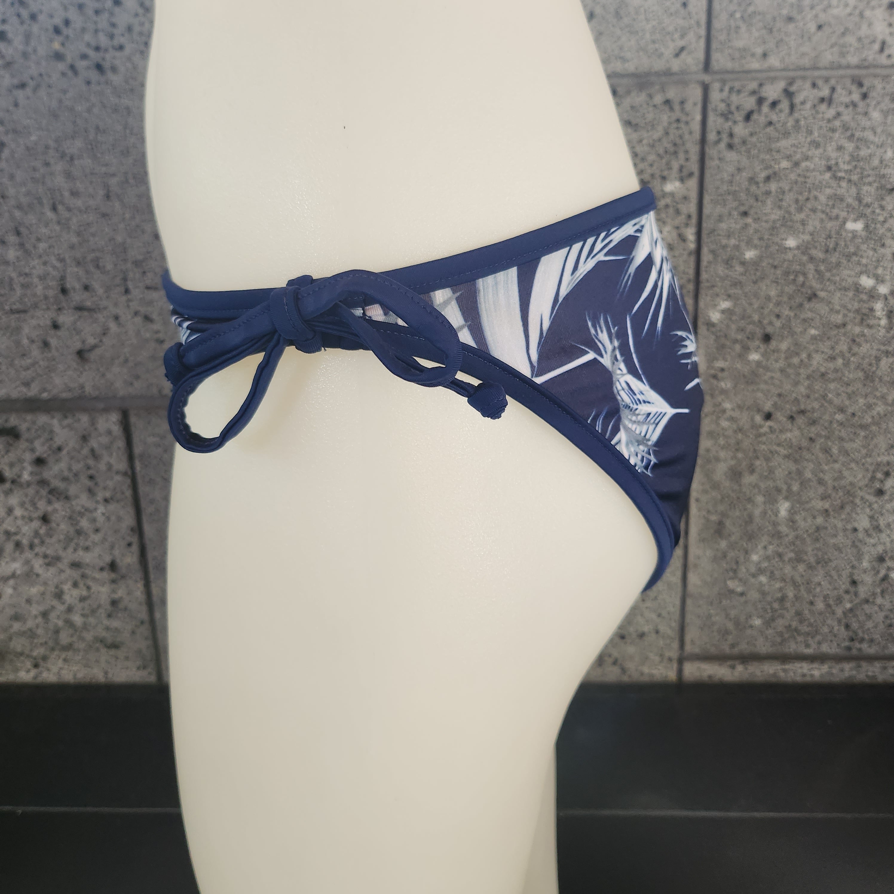 Loco Boutique Floating Palm Removable Bows Bottom-4